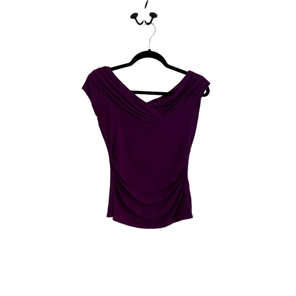 💜 White House Black Market Ruched Sided VNeck 💜